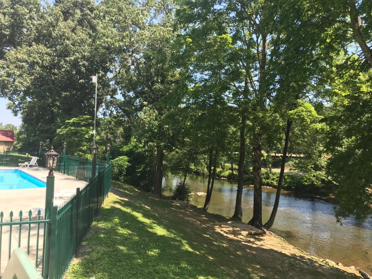The River Cottage Pigeon Forge Exterior foto
